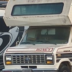 87 Ford honey class c rv