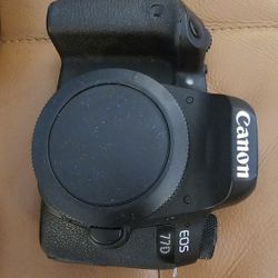 Canon 77D with 18-135mm and 10-18mm Lens Great Camera!