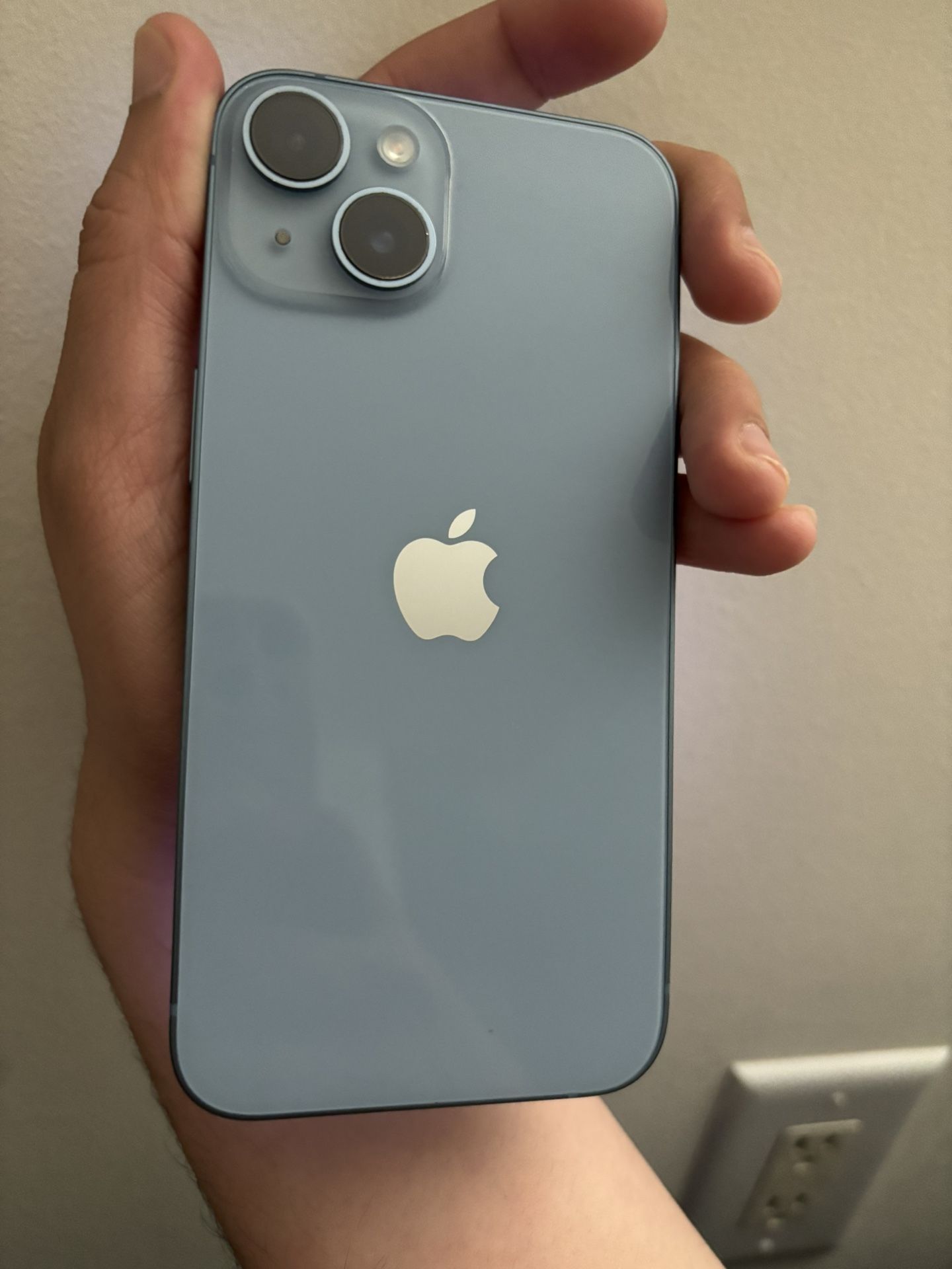 iPhone 14 128GB 🔒