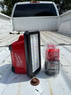 Brand New Milwaukee M12 ROVER Repair Flood Light with USB Charging (battery included)