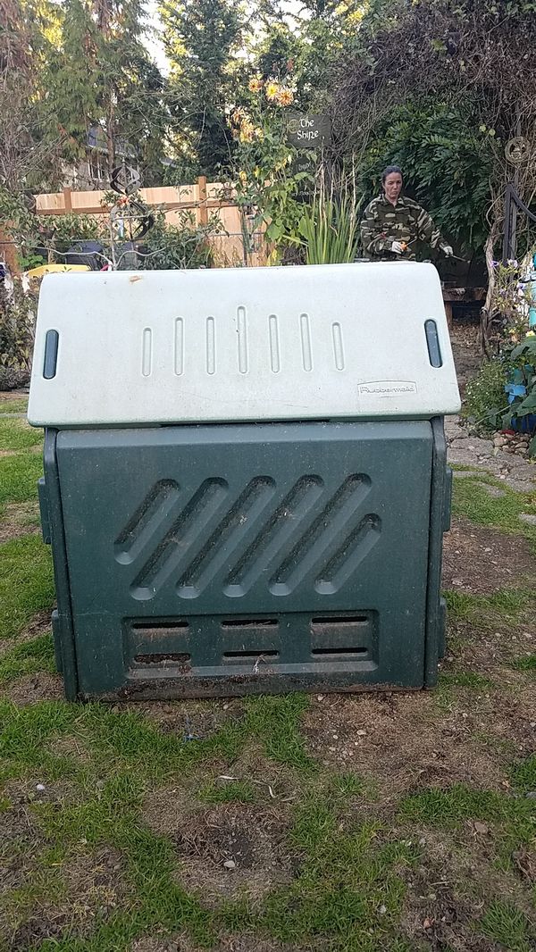 rubbermaid compost bin. composter for sale in auburn, wa