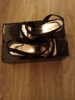  Women's Low Heel Size 6 1/2 Black Glitter