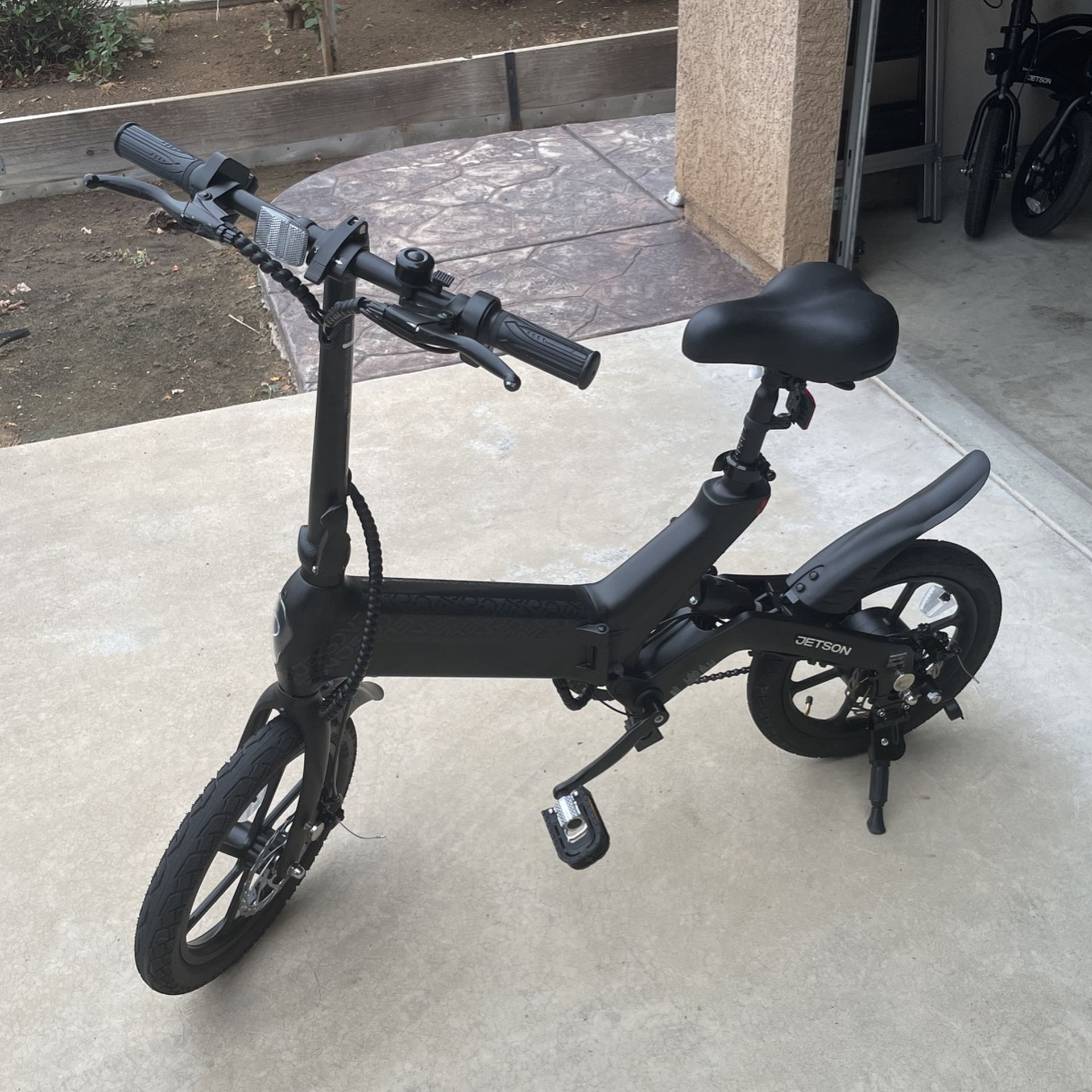 Jetson Haze R Electric Bike. Excellent Price, Beautiful and Rides Nice. Includes $60 Charger.o