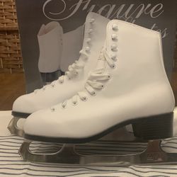 Women’s CCM Champion Deluxe Figure Skates BNIB 