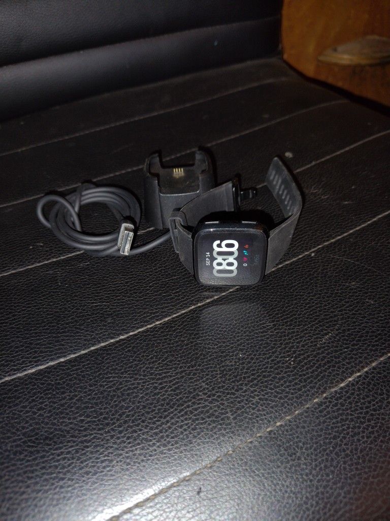 Fitbit Versa 2 With Charger