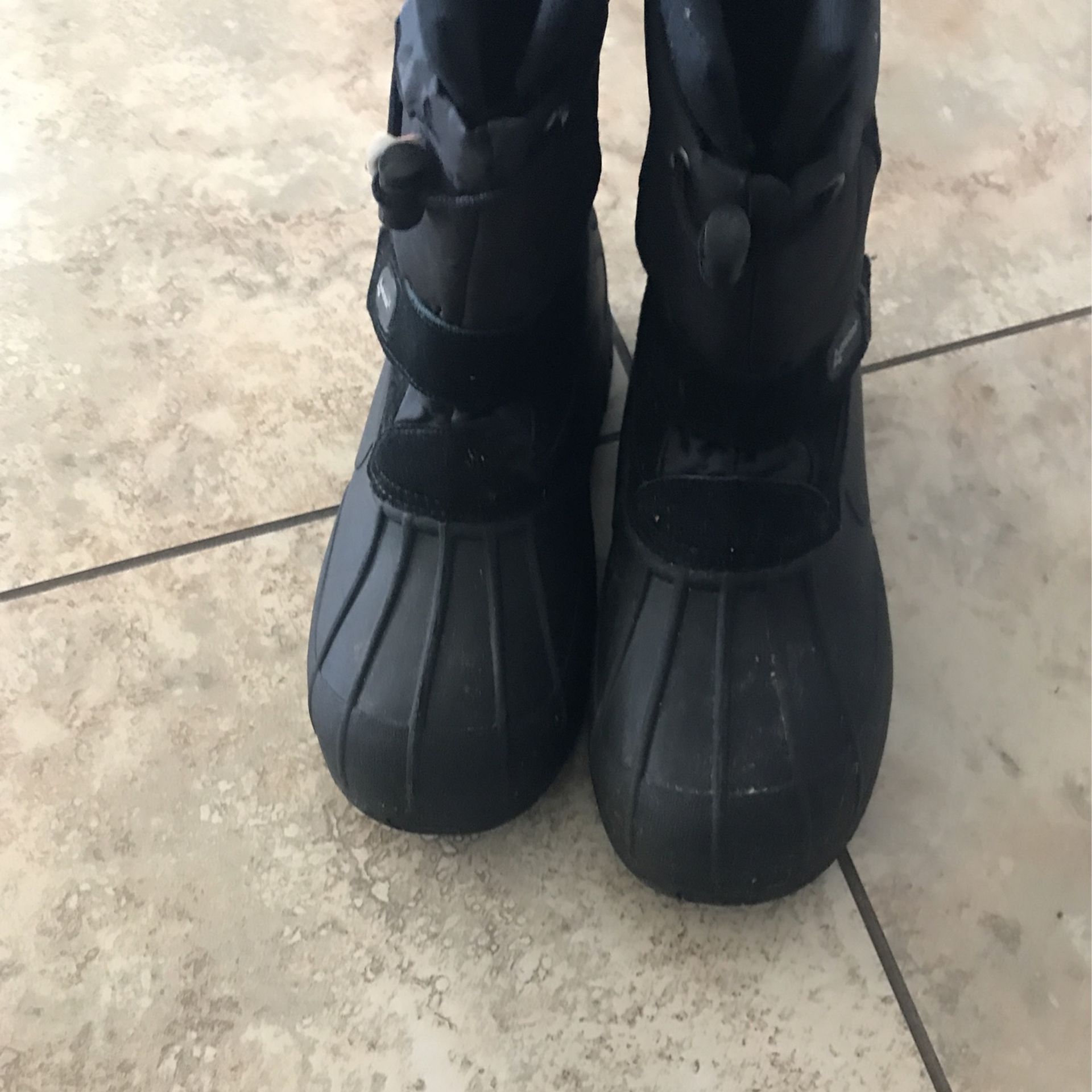 Snow boots