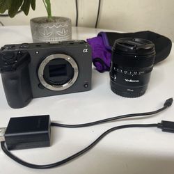 Sony FX30 Camera Bundle + YNlens 11mm f/1.8 + Charger - Excellent Condition