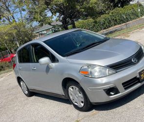 Nissan  versa