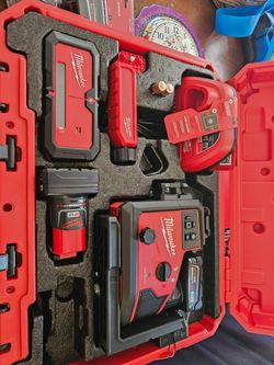 Milwaukee 360° green dot laser
