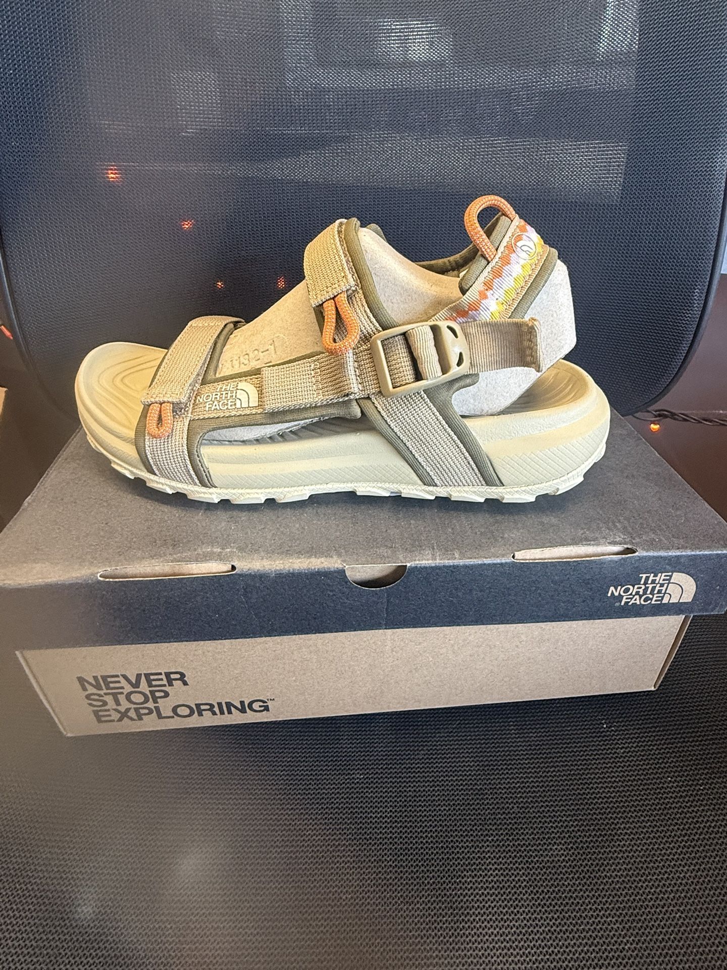 Women’s North Face Sandals Size 7.5