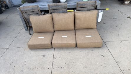 Seats and pillows 23 27