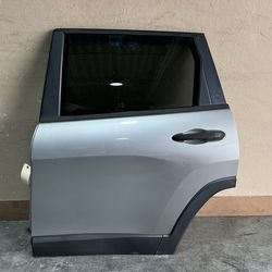 (35) 14-18 Jeep Cherokee left rear door 2014 2015 2016 2017 2018