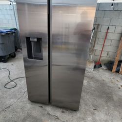 Samsung 27 Cu Ft Stainless Steel Side By Side Refrigerator Like New!!