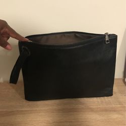 Black Medium Casual Wristlet