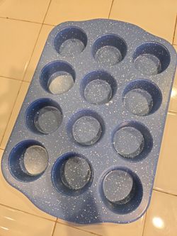 Pioneer woman muffin pan like new $5