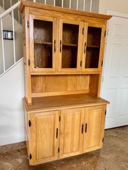 Oak buffet with hutch