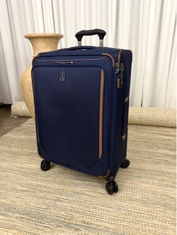 Travelpro  Crew Classic Medium Check-in Expandable Spinner