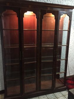 Henredon display/china cabinet