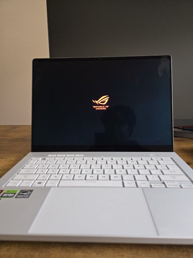 โก ASUS ROG Zephyrus G14 (2024) โ Ryzen 9 + RTX 4060 โ Portable Gaming & AI Powerhouse