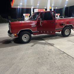 1989 Dodge D100