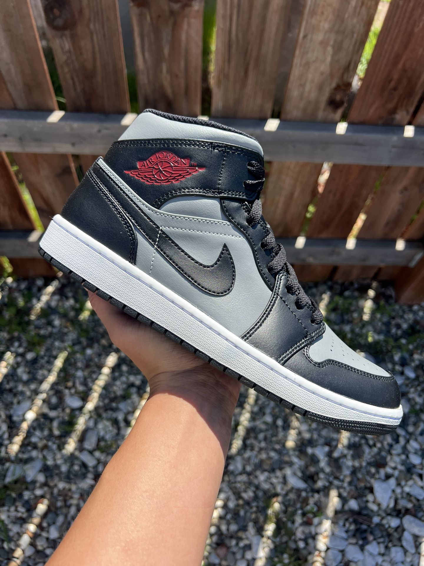Jordan 1 Mid Shadow (Size 5.5Y)