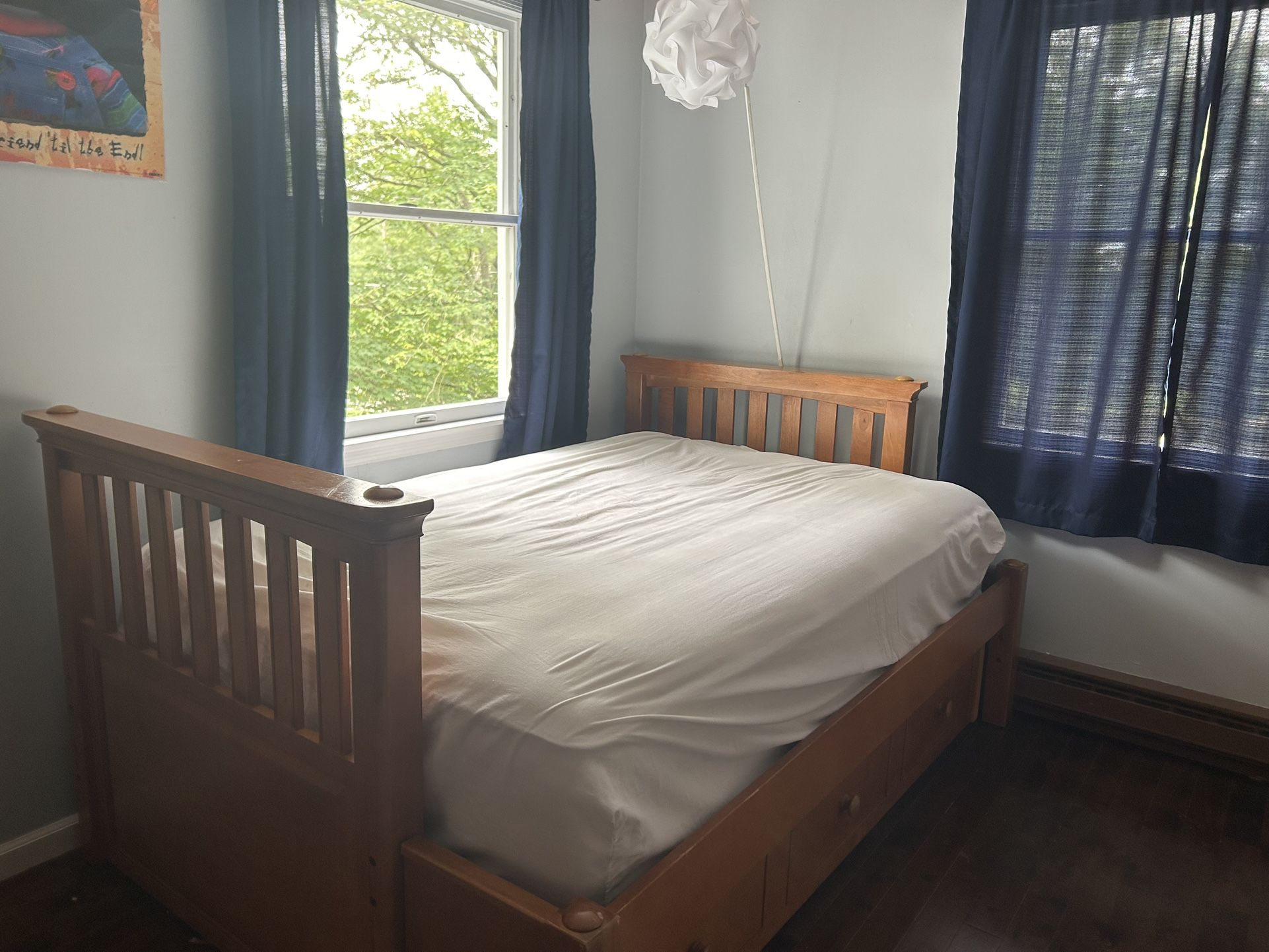 Full Size Solid Wood Bunk Bed (Removable Top Bunk)