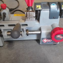 Ilco - Silca Flash 008 - Manual Edge Cut Key Duplicator - 120V