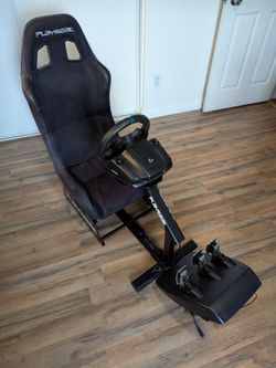 Playseat Evolution + Logitech G923 Wheel