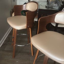 2 Bar Stool