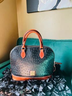 Dooney & Bourke Ostrich Zip Zip Satchel Handbag Medium - Black🎀