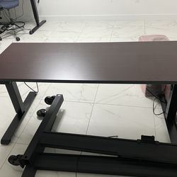 Adjustable height desk