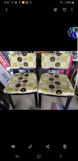 2 green chairs