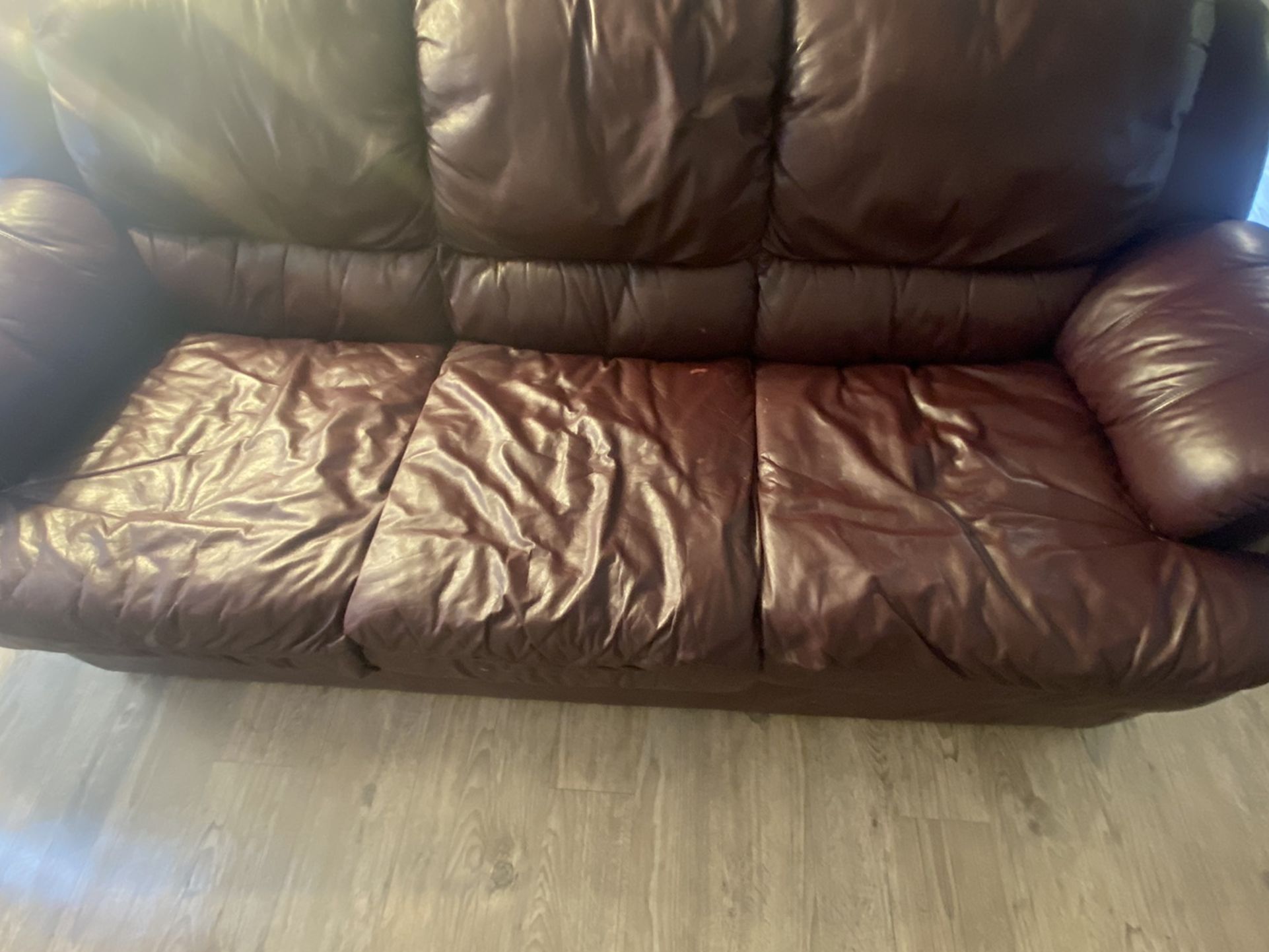 Juego De Sala 2 Sofás Asientos De Piel En Buen Estado