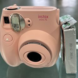 Fujifilm Instax Mini 7S Instant Camera Bundle - Light Piink