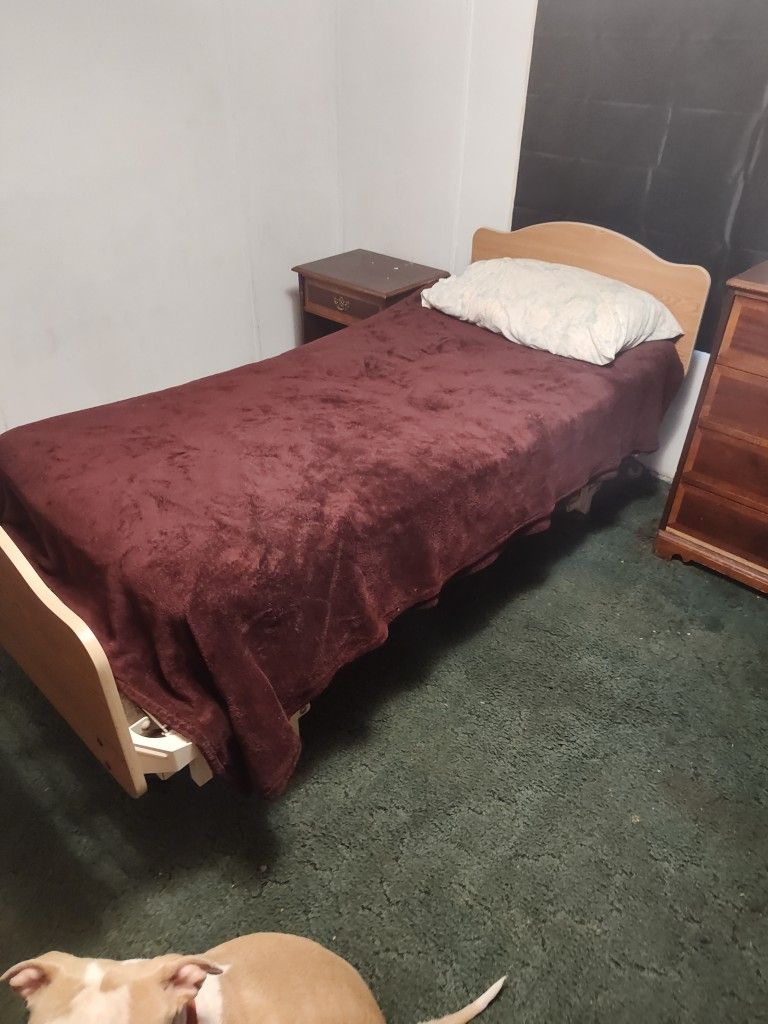 Old Style Hand Crank Hospital Beds (4)