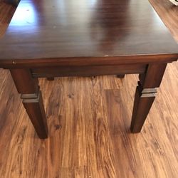 2 Mesas De Madera Pequeñas