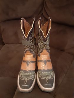 Vendo par de botas medidas 26 EE