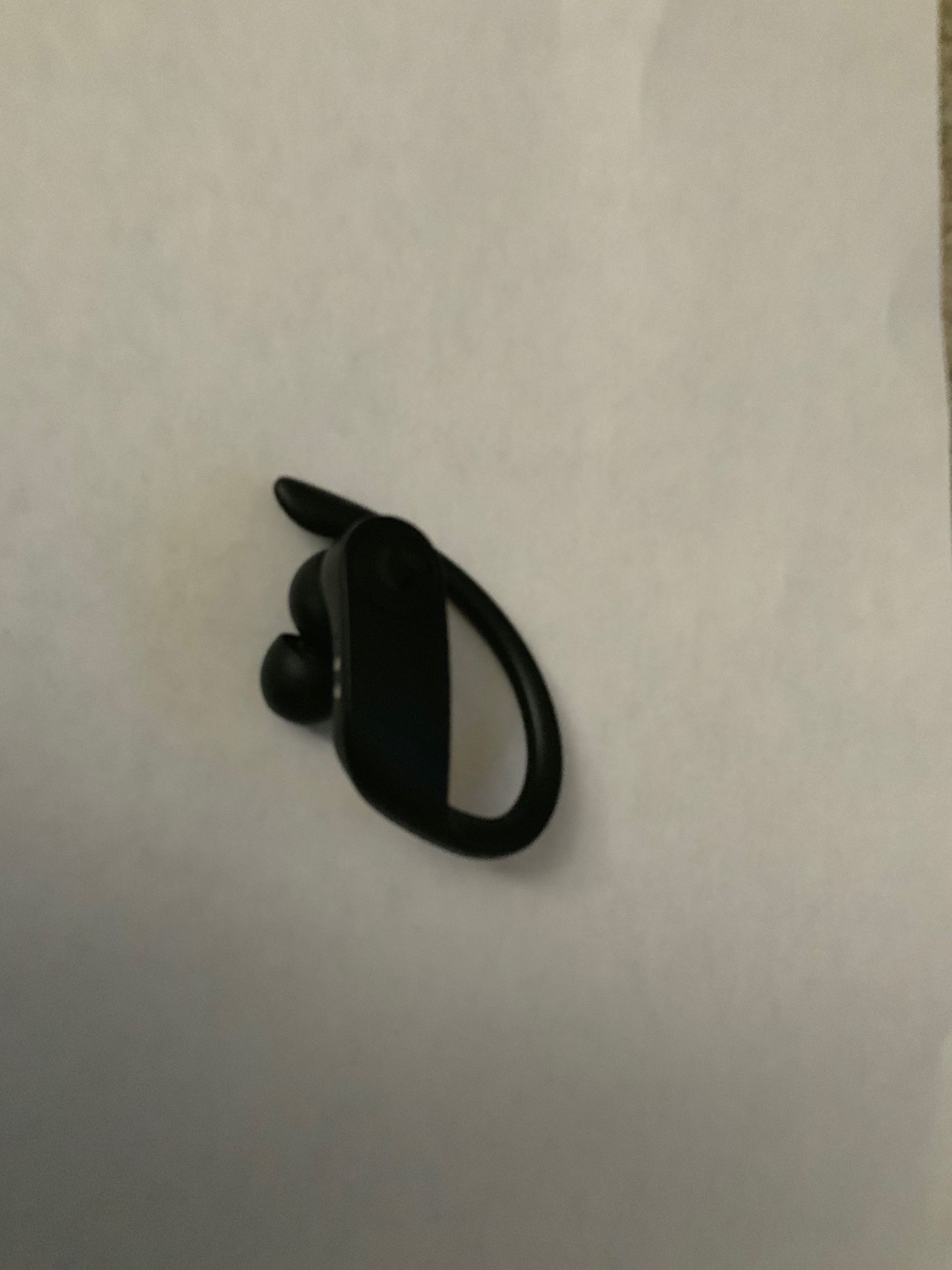 Powerbeats Pro Wireless - Right Earbud only ( with replacement ear Tips)