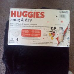 Huggies Size 4 Snug & Dry
