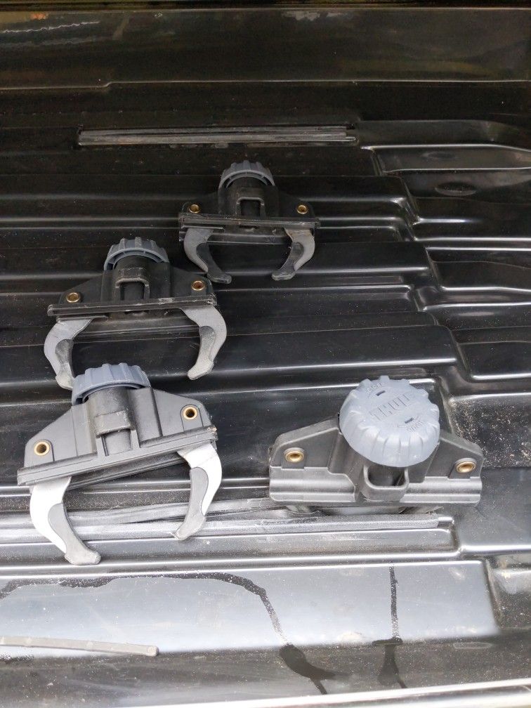 Thule Cargo Box...with Keys. for Sale in Seattle, WA OfferUp