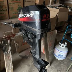 9.9 hp Mercury Outboard Motor