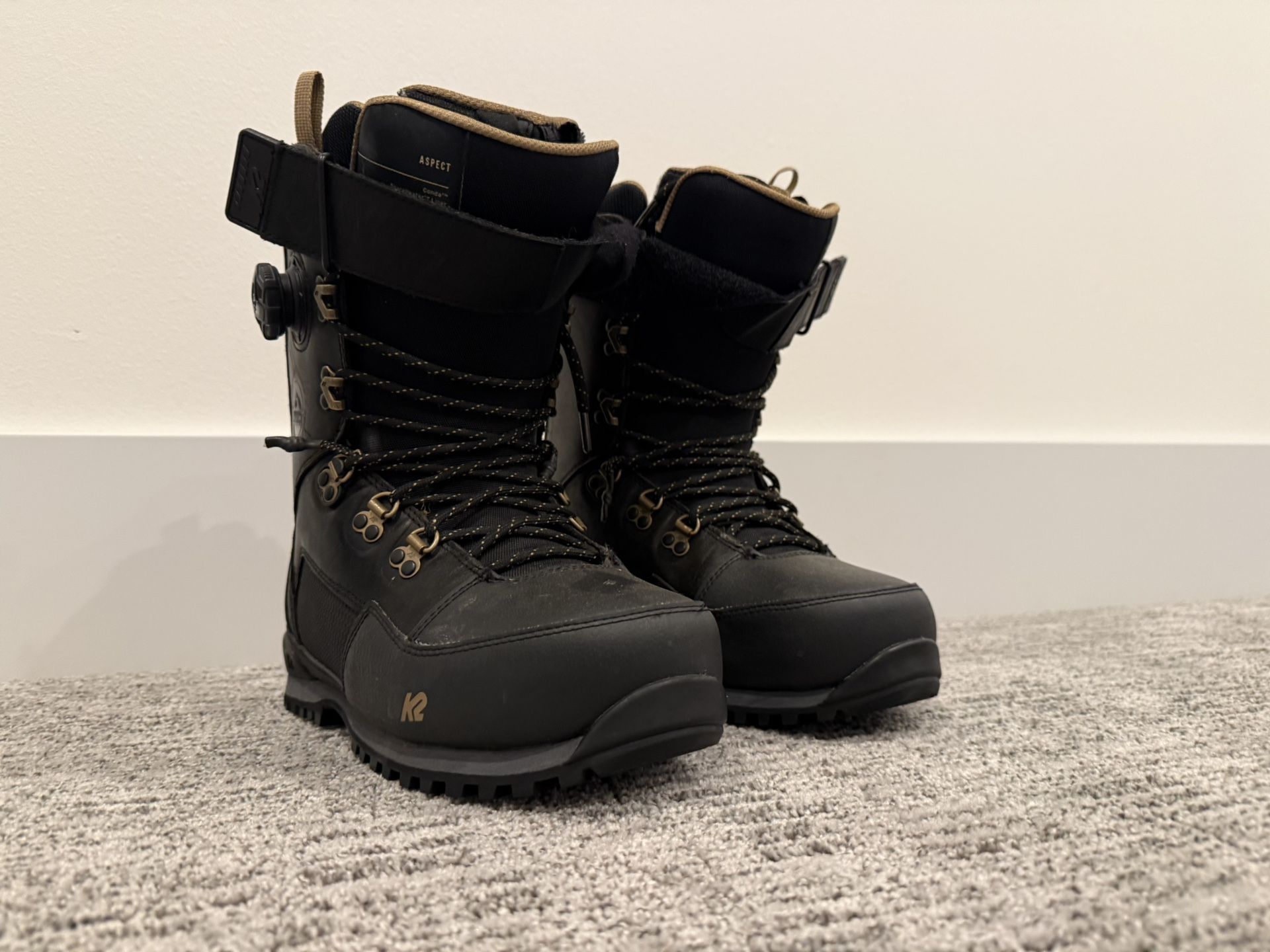 K2 aspect size 9 snow boots