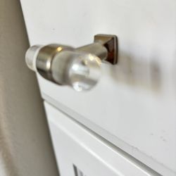 Cabinets Hardware/ 8 Pulls & 10 Knobs