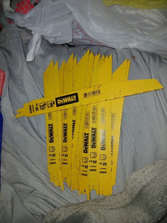 _.-NEW-._ 24 DEWALT SAW BLADES _.-NEW-._