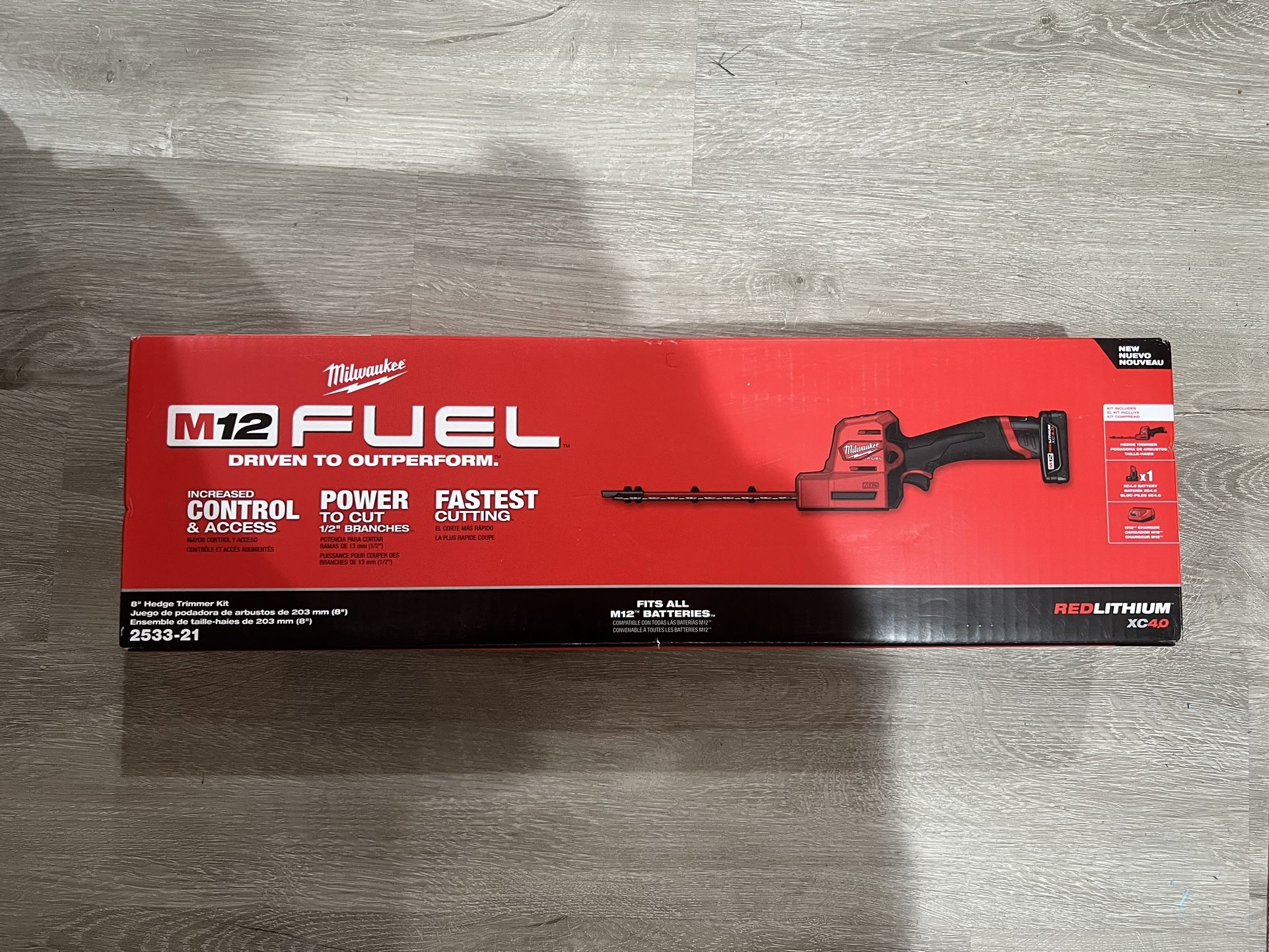 Milwaukee M12 FUEL 8 in. 12V Lithium-Ion Brushless Cordless Hedge Trimmer Kit with 4.0 Ah Battery and Charger