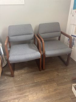Pair of Mid-Century Modern Style Wood Armchairs – Gray fabric