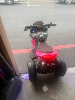 Motocicleta de tres llantas eléctrica en perfect