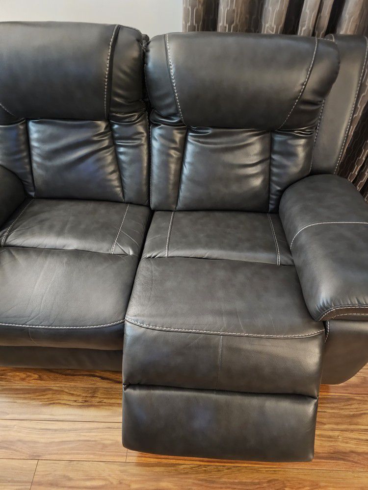 Leather 2 PC Couch Set 