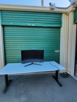 Desk that goes up and down and Samsung monitor