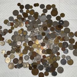 Foreign coins lot of 300 from many countries